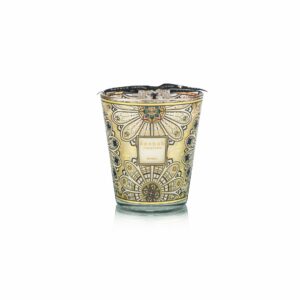 Bougie Baobab Rosace Max 16 décor vitrail gothique, parfum sapin, feu de bois et vétiver.