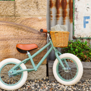 Banwood First Go Vert Forêt – La draisienne rétro qui développe l’équilibre avec style