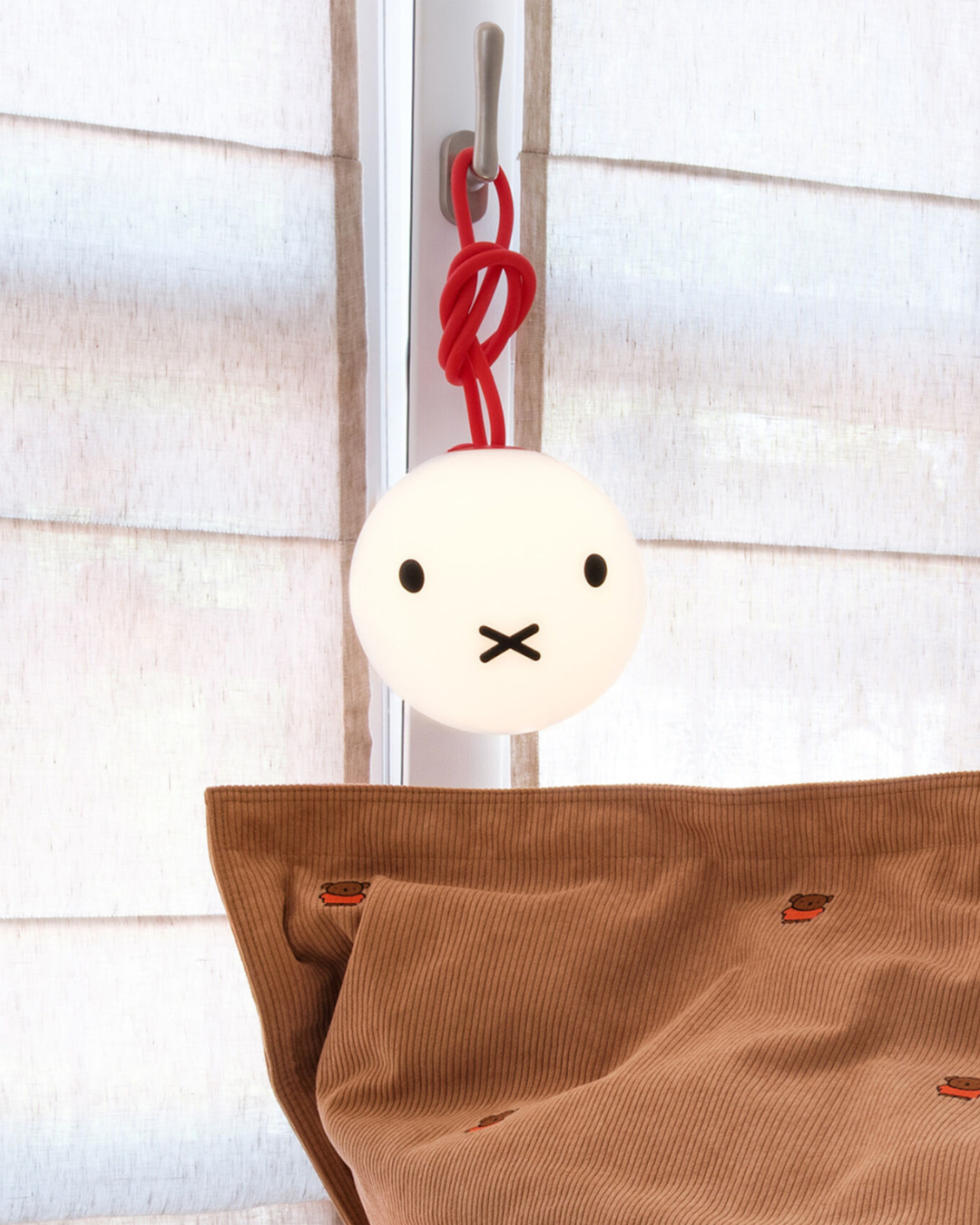 Lampe Bolleke x Miffy Fatboy rechargeable avec boucle souple et imprimé Miffy