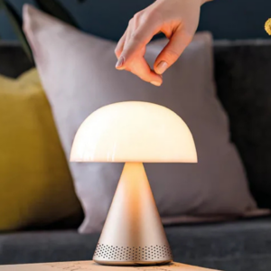 Lampe LED Mina L Audio en aluminium poli avec enceinte Bluetooth et variateur d’intensité