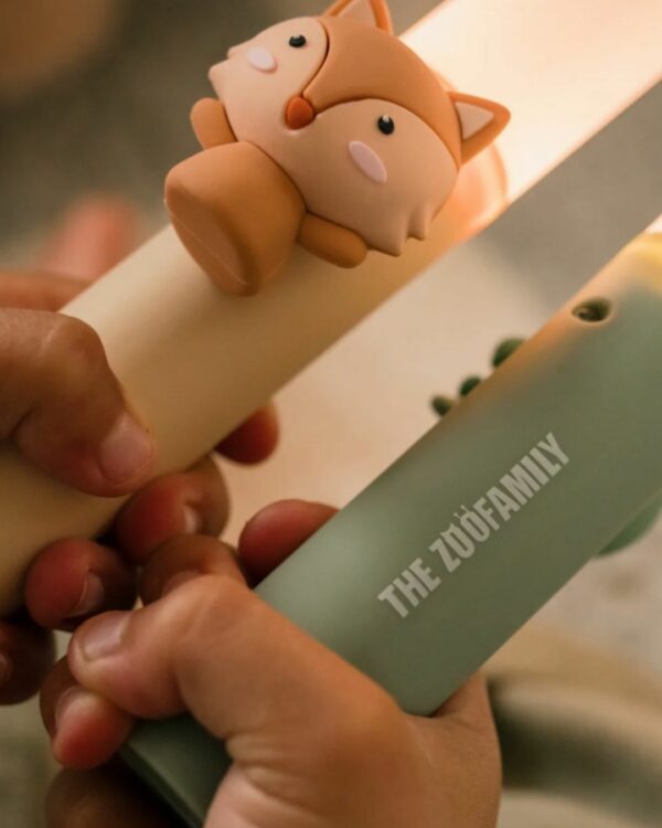 Lampe enfant ZOO Renard marron rechargeable 3-en-1 en silicone souple de Zoo Family.