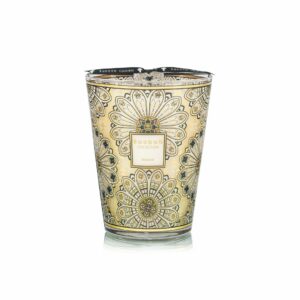 Bougie parfumée Baobab Rosace Max 24 en verre décoré de rosaces médiévales, parfum sapin, feu de bois et vétiver.