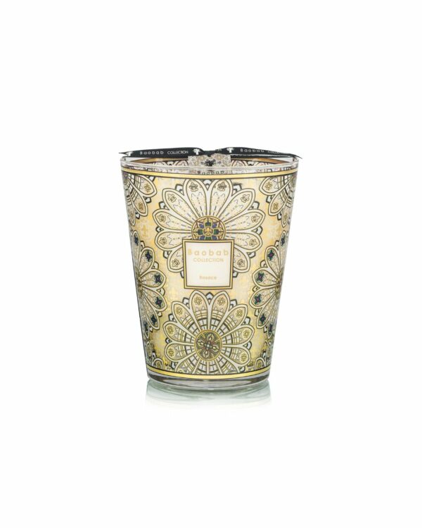 Bougie parfumée Baobab Rosace Max 24 en verre décoré de rosaces médiévales, parfum sapin, feu de bois et vétiver.