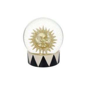 Boule à neige décorative dorée avec lune et soleil, paillettes dorées, objet spirituel de la collection La Bonne Aventure.