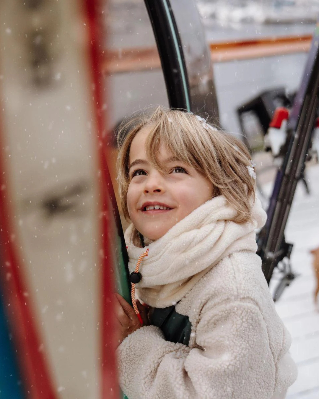 Cagoule Warmy Cream en polaire pour bébé et enfant avec liens ajustables – accessoire hiver doux et chaud dès 9 mois