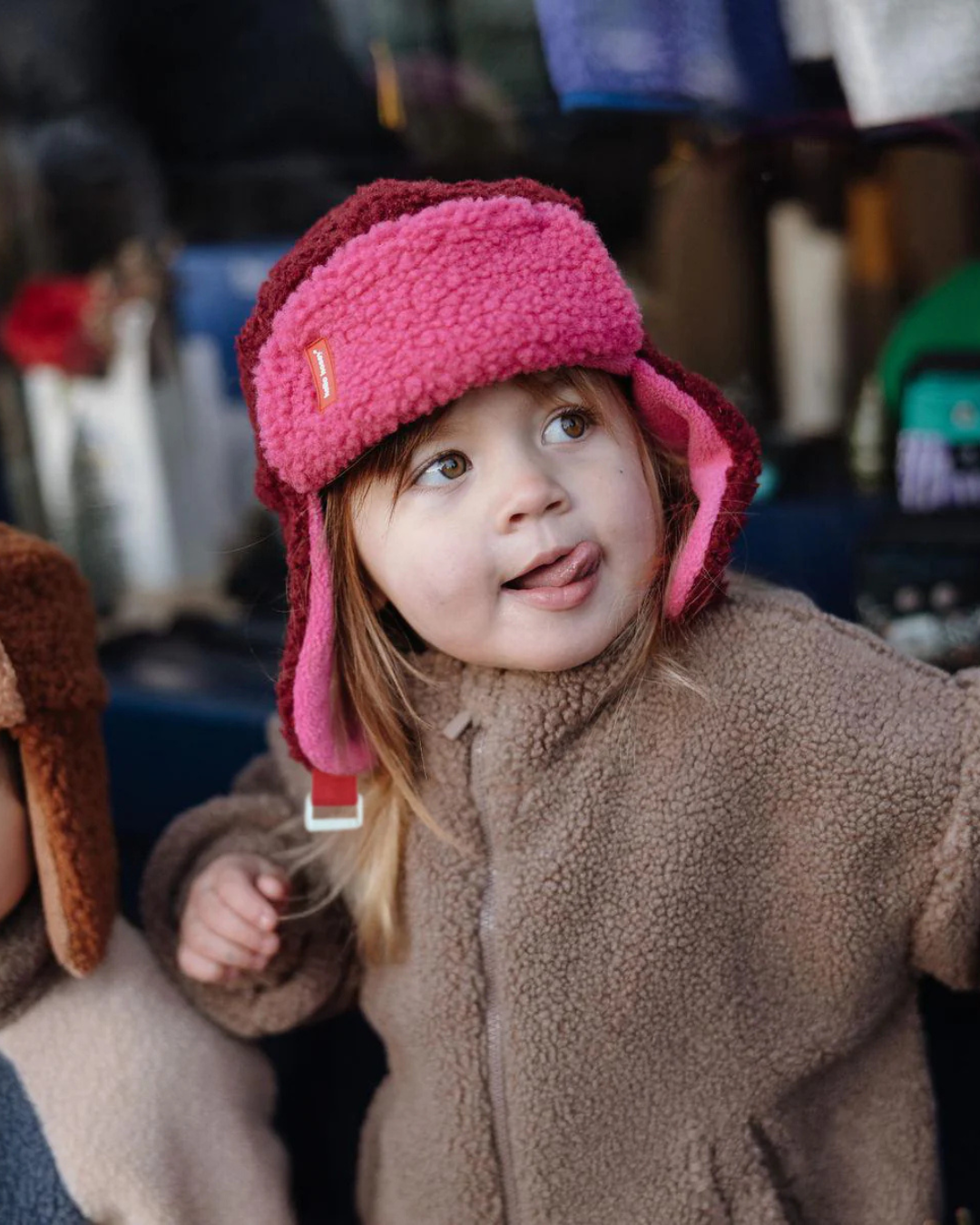 Chapka Cozy Tara pour bébé et enfant bicolore en moumoute avec doublure polaire, ajustable avec liens, certifiée Oeko-Tex