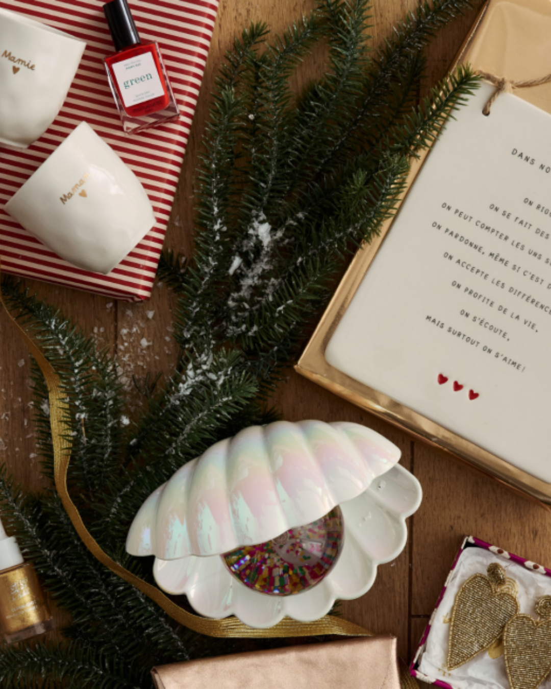 Lampe coquillage nacrée avec perle lumineuse et paillettes multicolores – luminaire déco féérique et océanique.