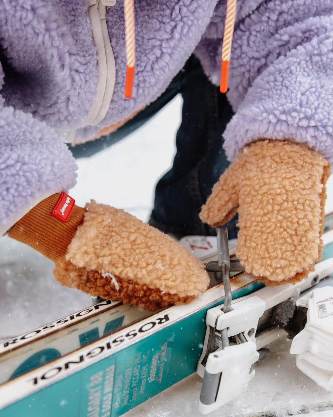 Moufles Heaty Sven pour enfants en moumoute bicolore avec doublure polaire chaude – accessoires hiver bébé dès 1 an