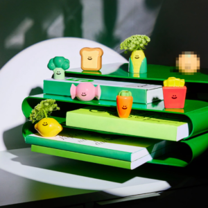 Mini boîte surprise contenant un mini vase en céramique Fluid Market – collection de vases à collectionner design et colorés