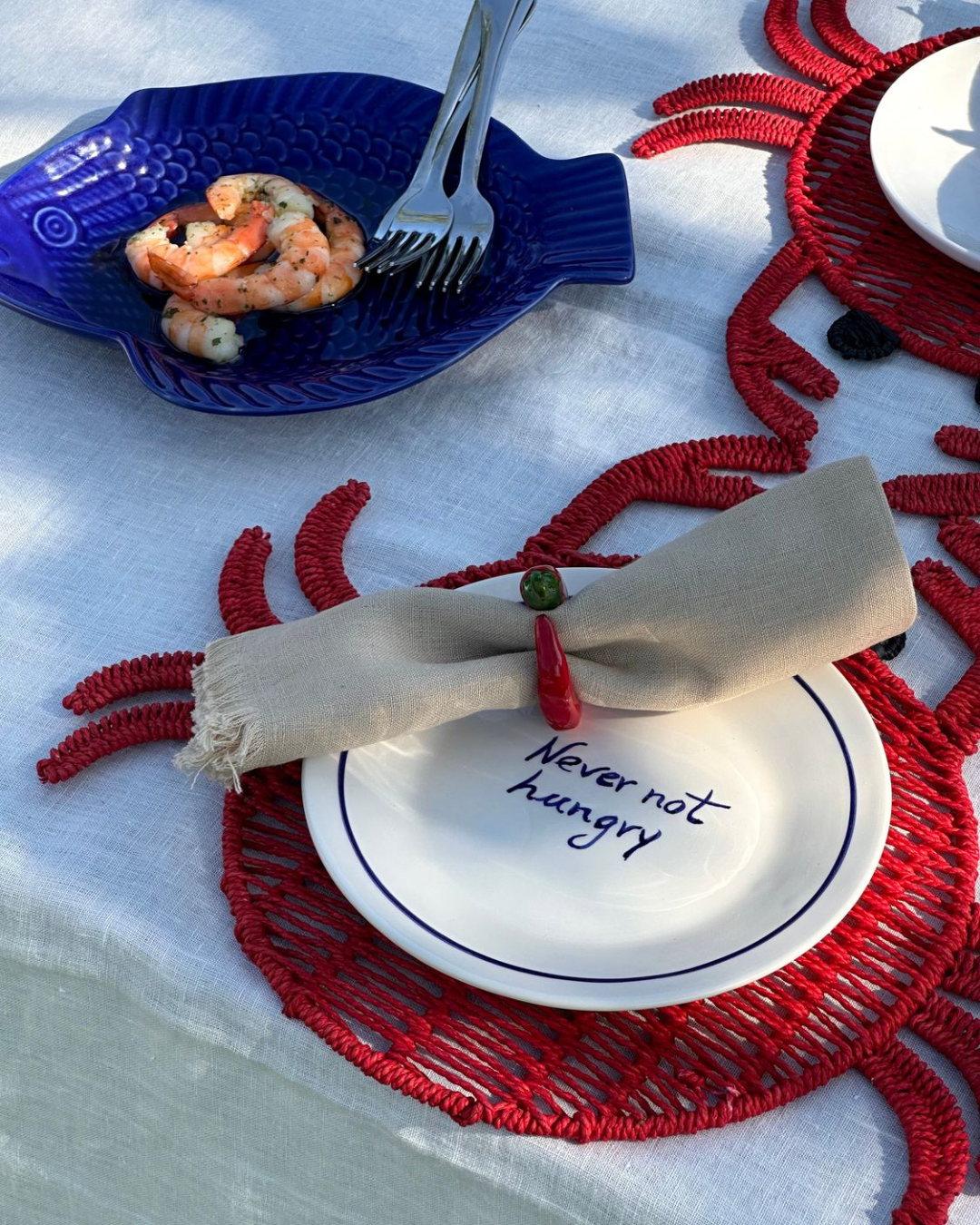 Pimentez vos repas avec ce set de 2 ronds de serviette en forme de piment, un détail déco audacieux et plein de caractère.