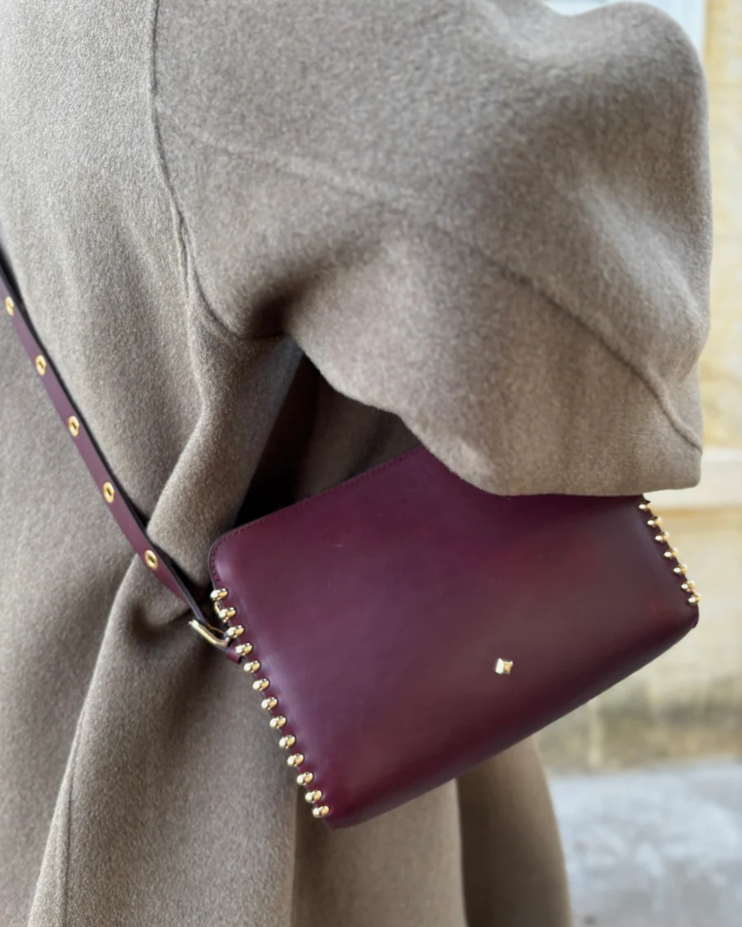 Sac Bea Rock Keller Bordeaux en cuir lisse porté croisé