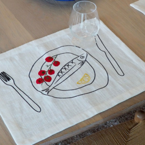 Set de table brodé en coton avec motifs poisson, tomates, fourchette et couteau – décoration de table méditerranéenne