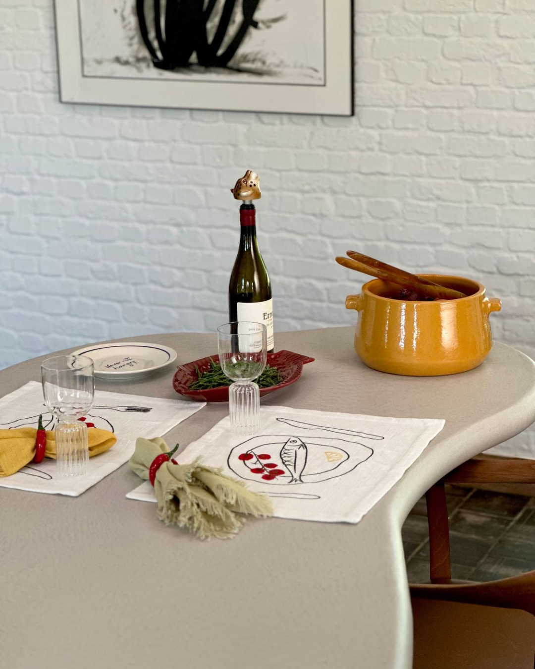 Set de table brodé en coton avec motifs poisson, tomates, fourchette et couteau – décoration de table méditerranéenne