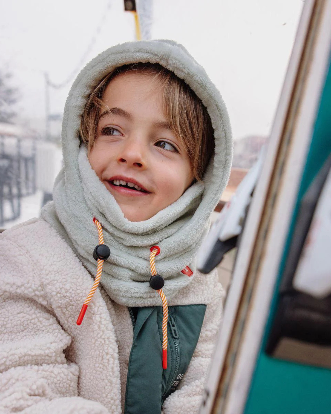 Cagoule Warmy verte pour enfant 2-5 ans en polaire chaude et douce, ajustable et bien couvrante