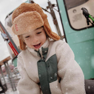 Chapka Cozy marron pour enfant 2-5 ans avec doublure polaire douce, effet moumoute et liens ajustables