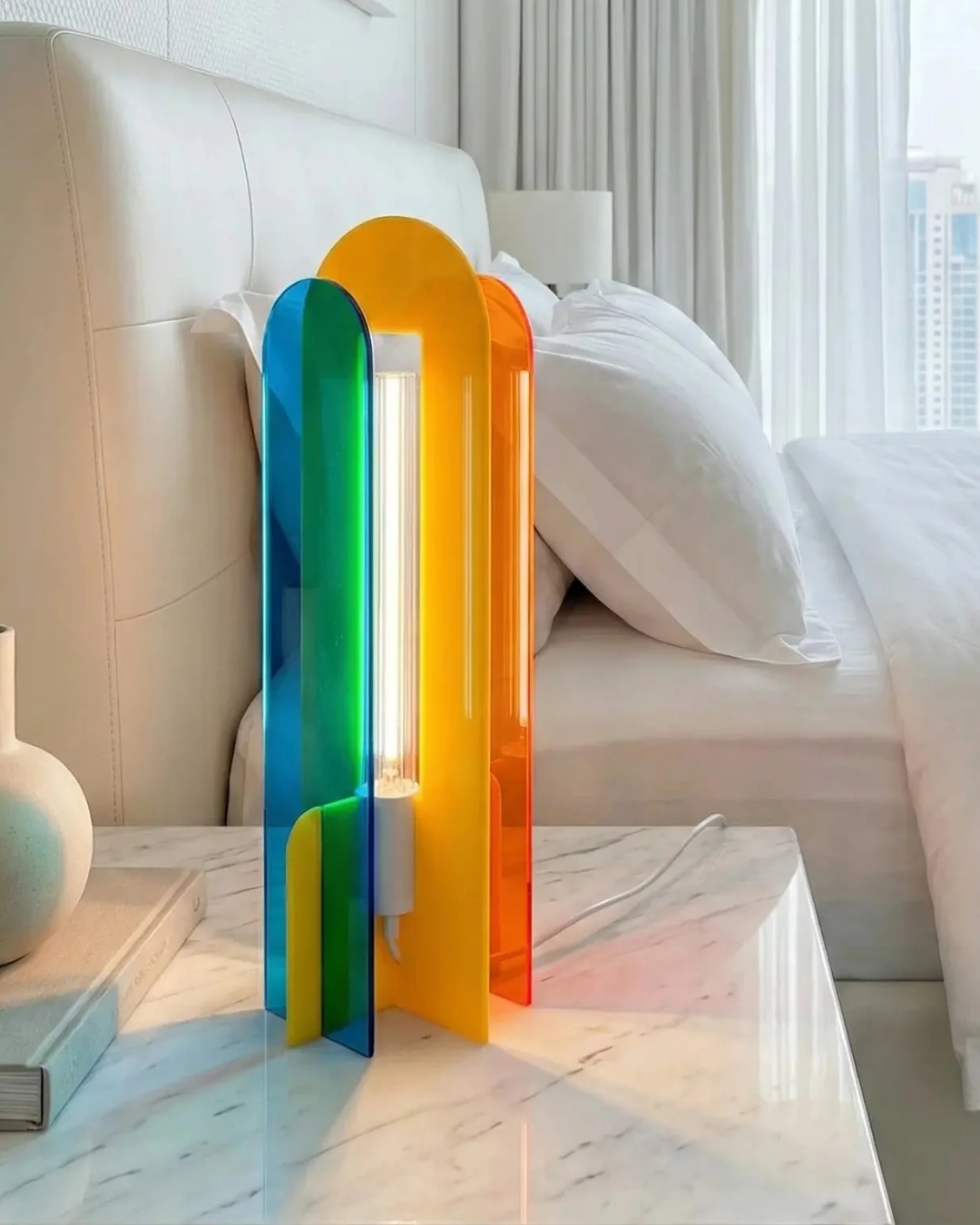 Lampe Andy design acrylique translucide violet