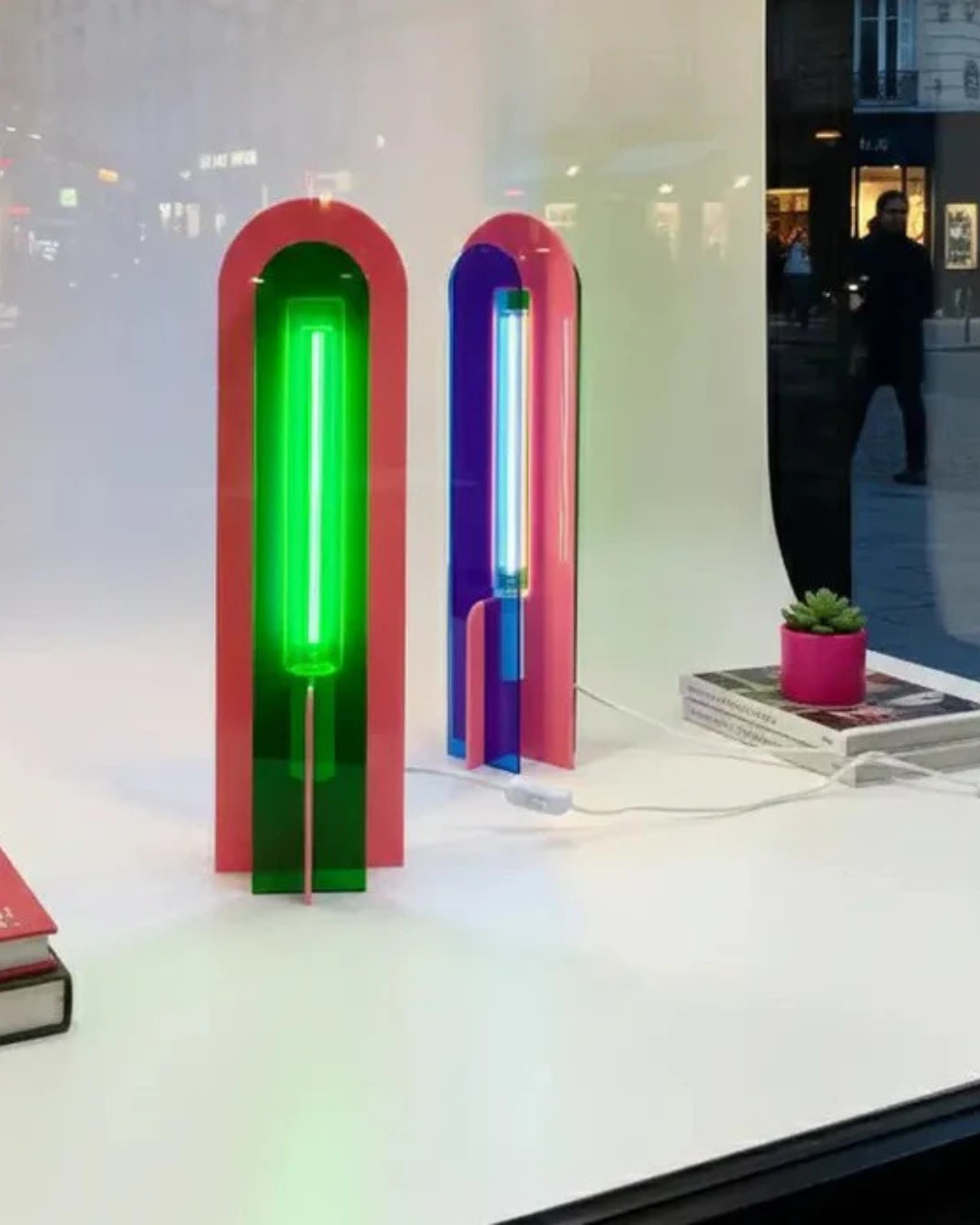 Lampe de table Andy bleu en acrylique design pop