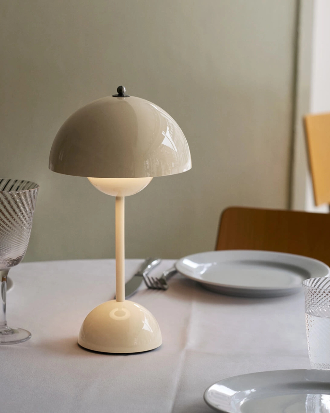 Lampe Flowerpot VP9 portable design Verner Panton