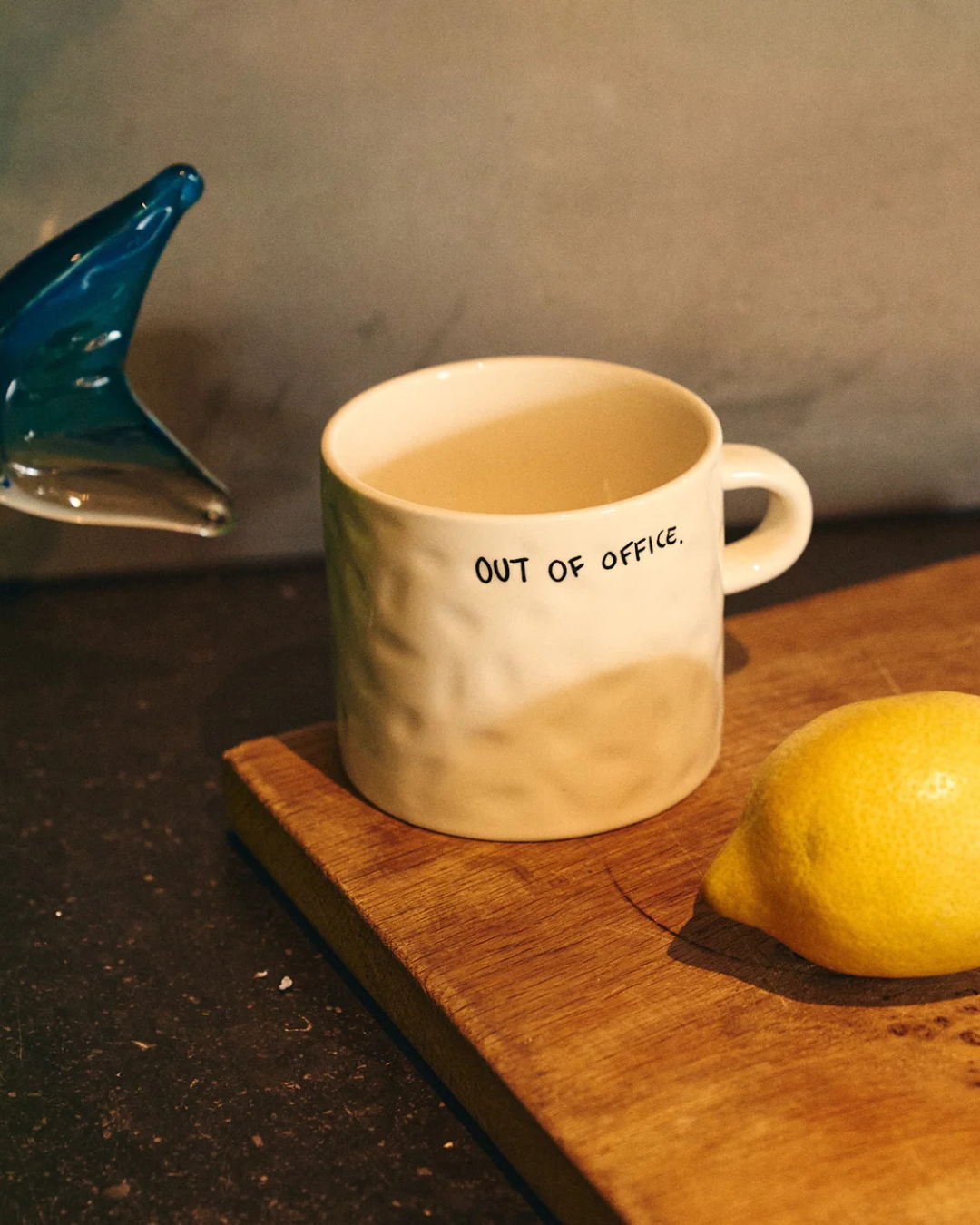Mug Out of Office en céramique design moderne