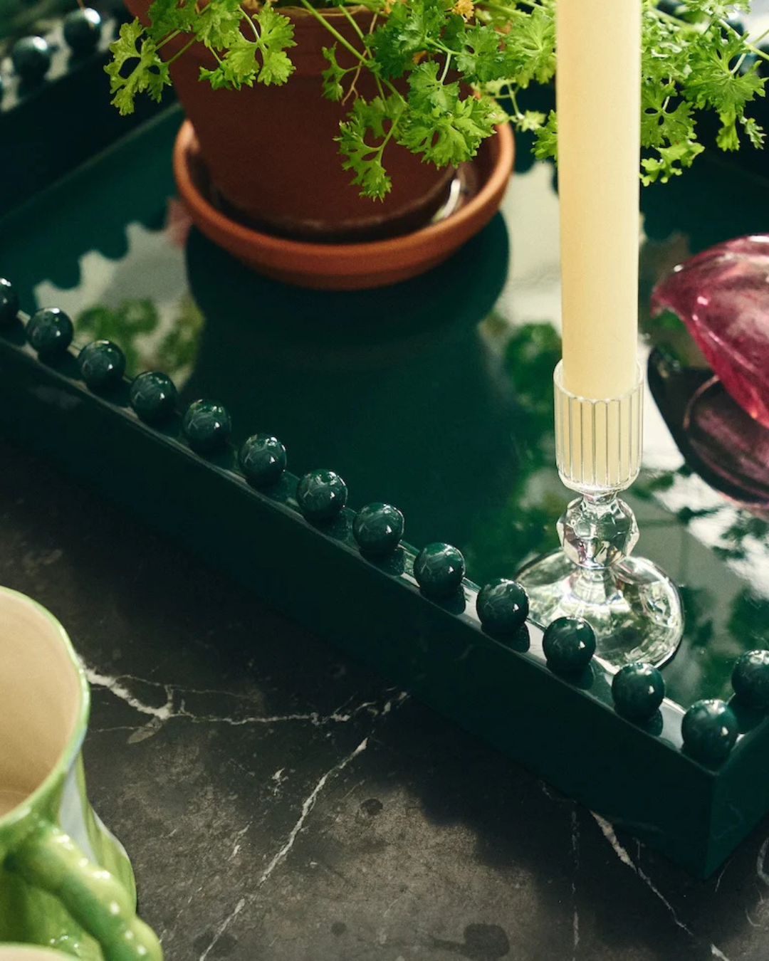 Plateau Laurel Lucy vert foncé rectangulaire avec bord à pois