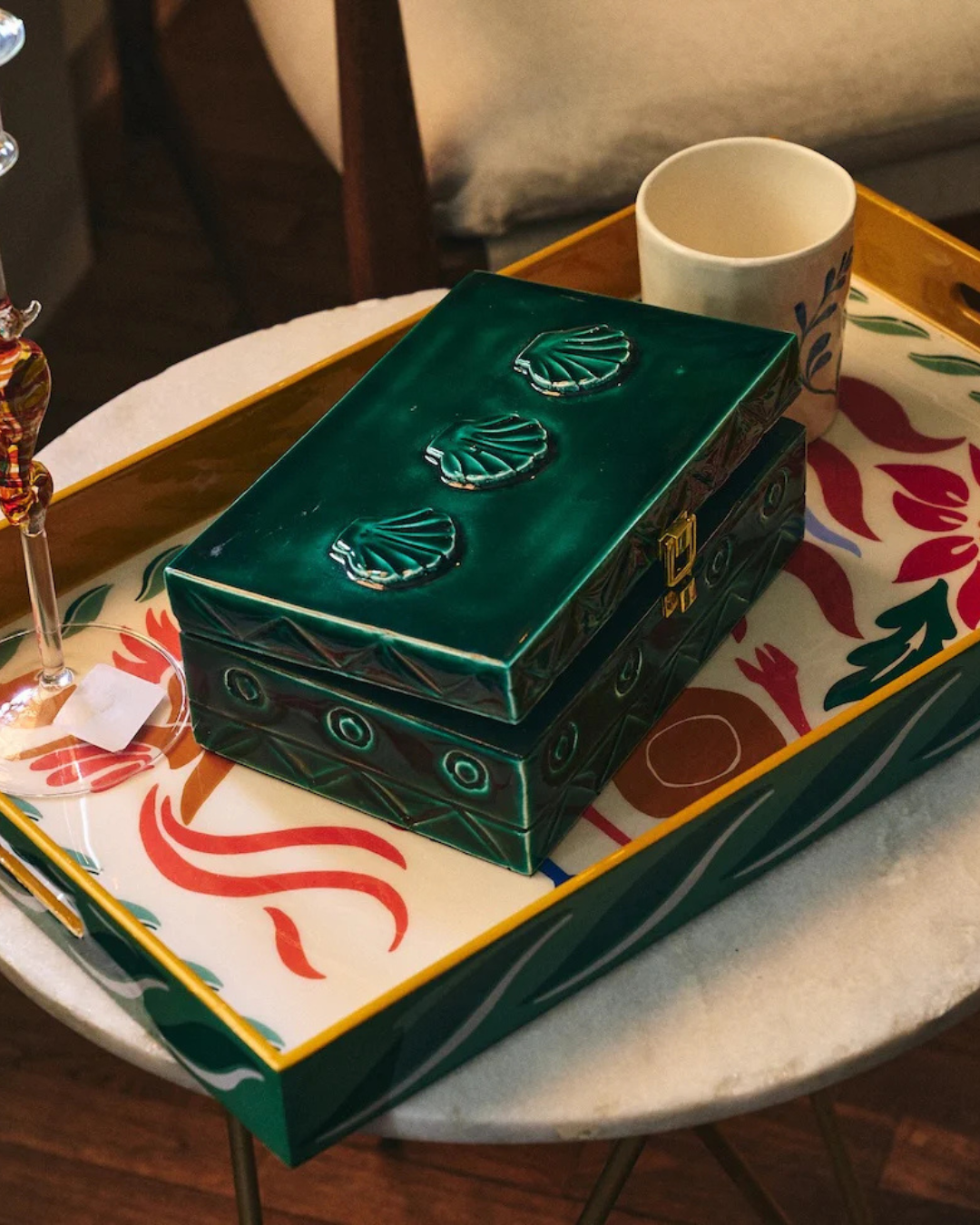 Plateau Oasis coloré en bois imprimé avec illustrations soleil et fruits