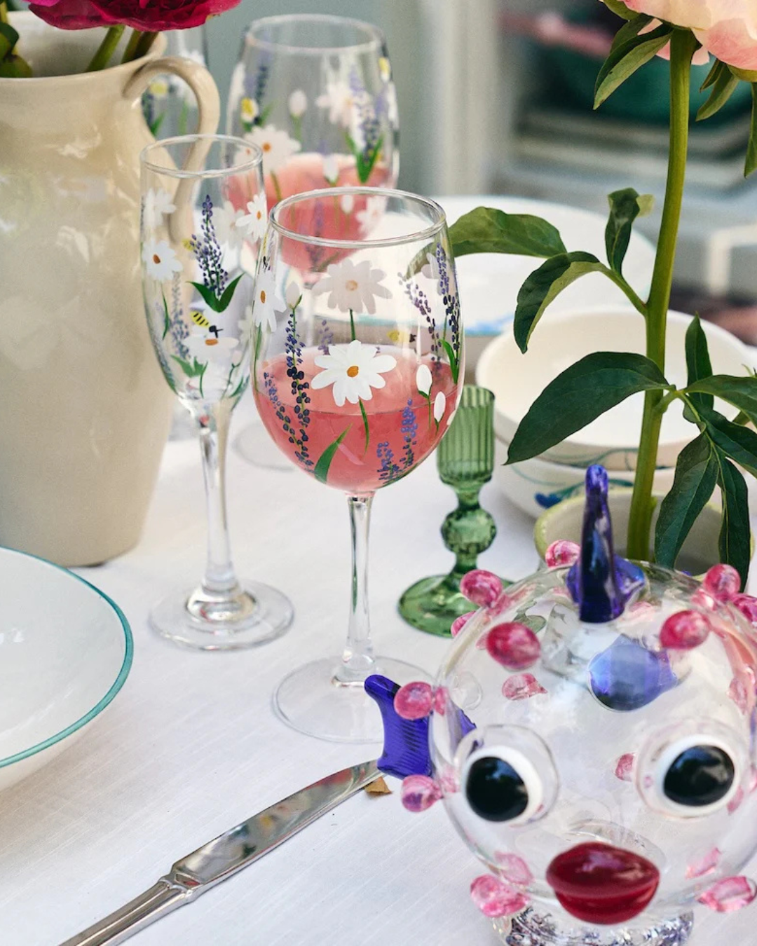 Verres à vin peints à la main avec fleurs et abeilles – set Springtime Toast