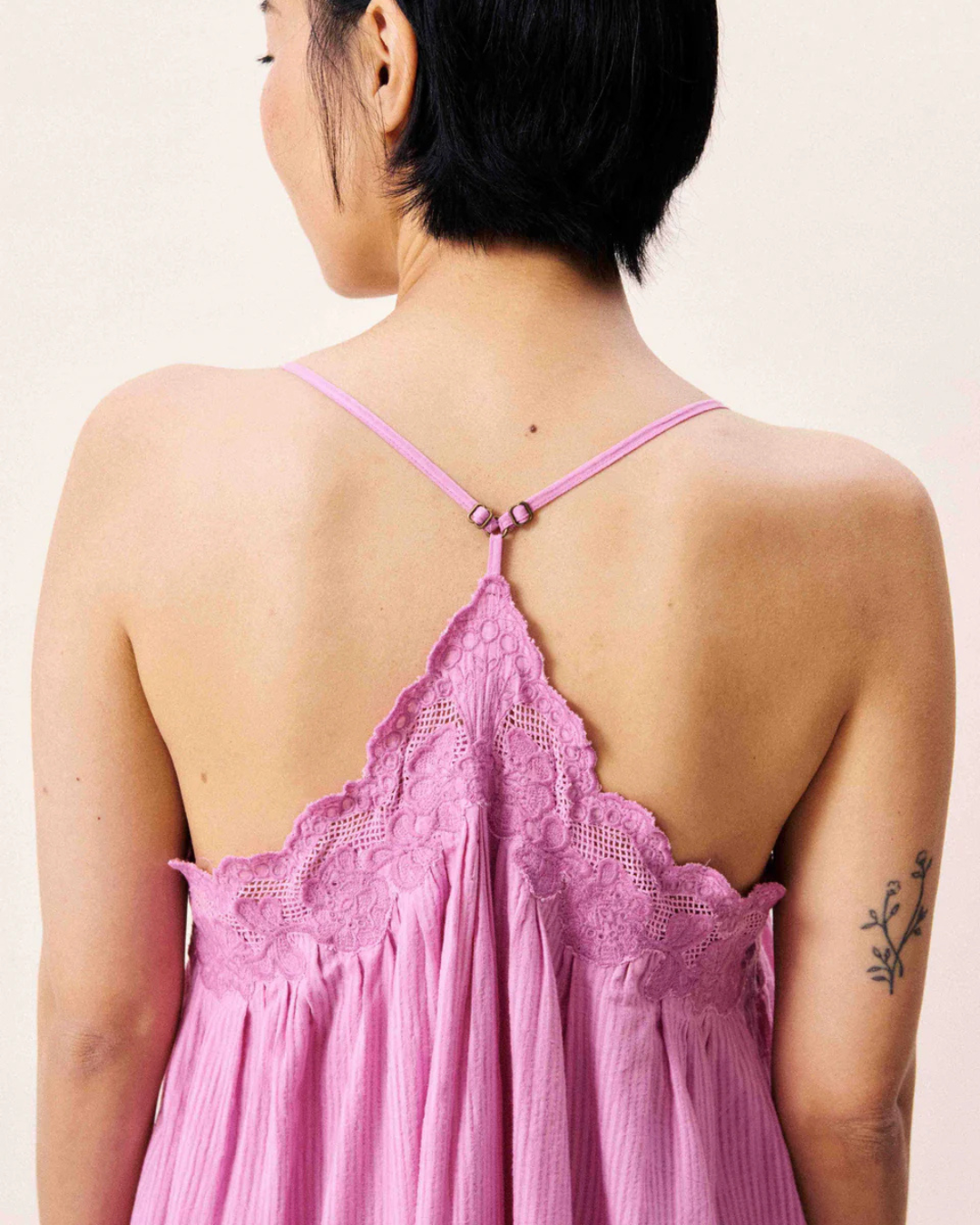 Robe Rhode violine longue en coton avec dentelle