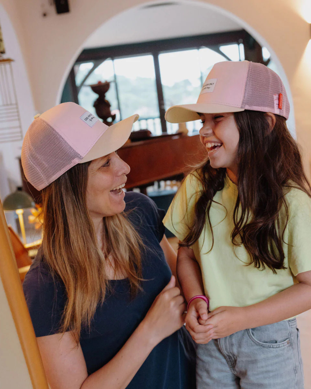 Casquette trucker rose pastel Mini Powder Pink MUM pour enfant et maman