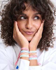 Duo de bracelets liens Sunshine en ruban jacquard avec message à partager ajustable par noeud