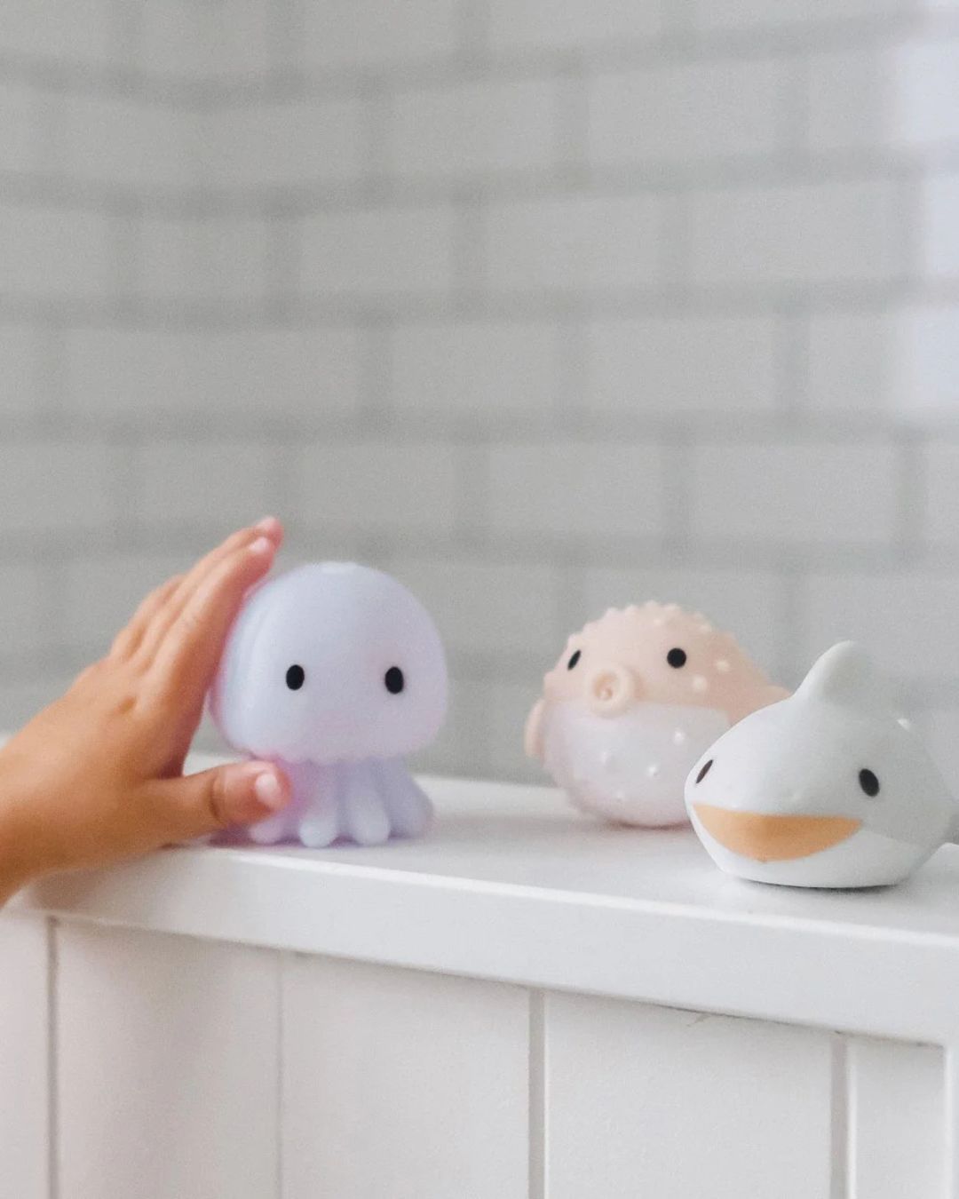 Set de 6 jouets de bain flottants pour enfants en PVC coloré, parfaits pour les jeux d’eau et le bain.