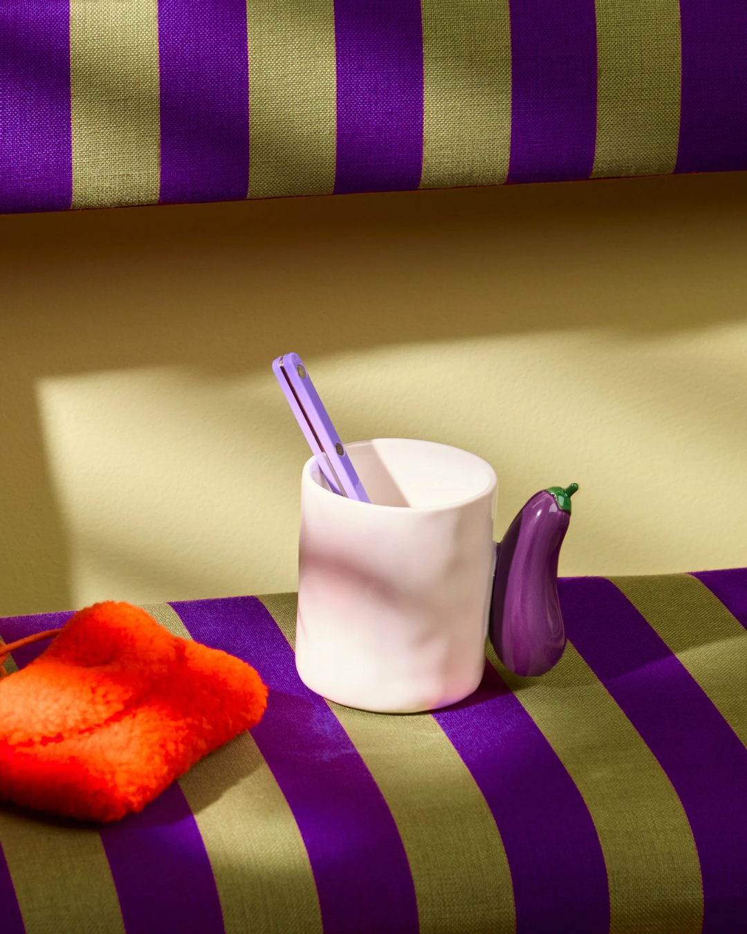 Mug aubergine Fluid Market en céramique design original et fun pour pause café