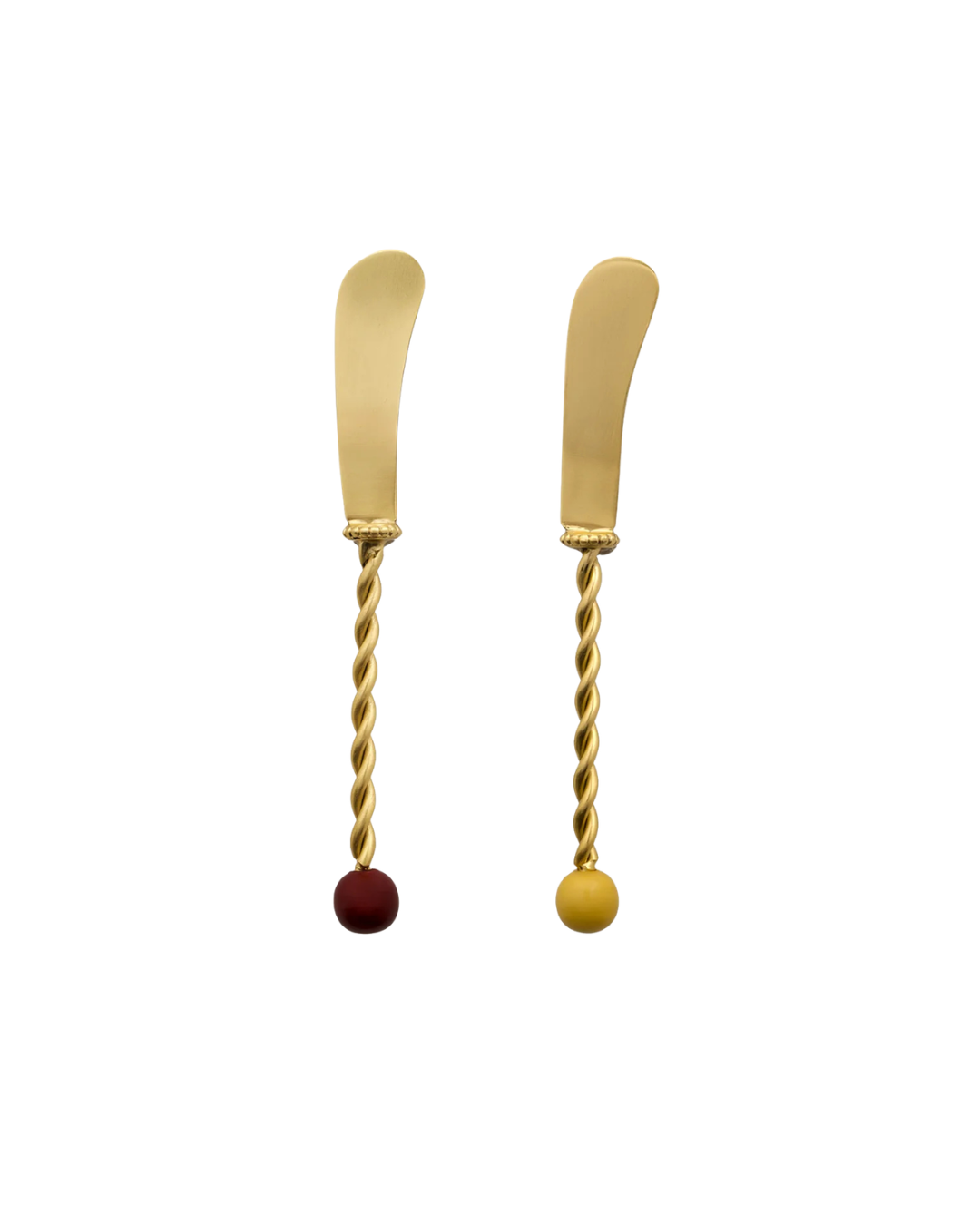 Ensemble de deux couteaux à beurre en acier doré avec manches tressés et perles en résine colorées.