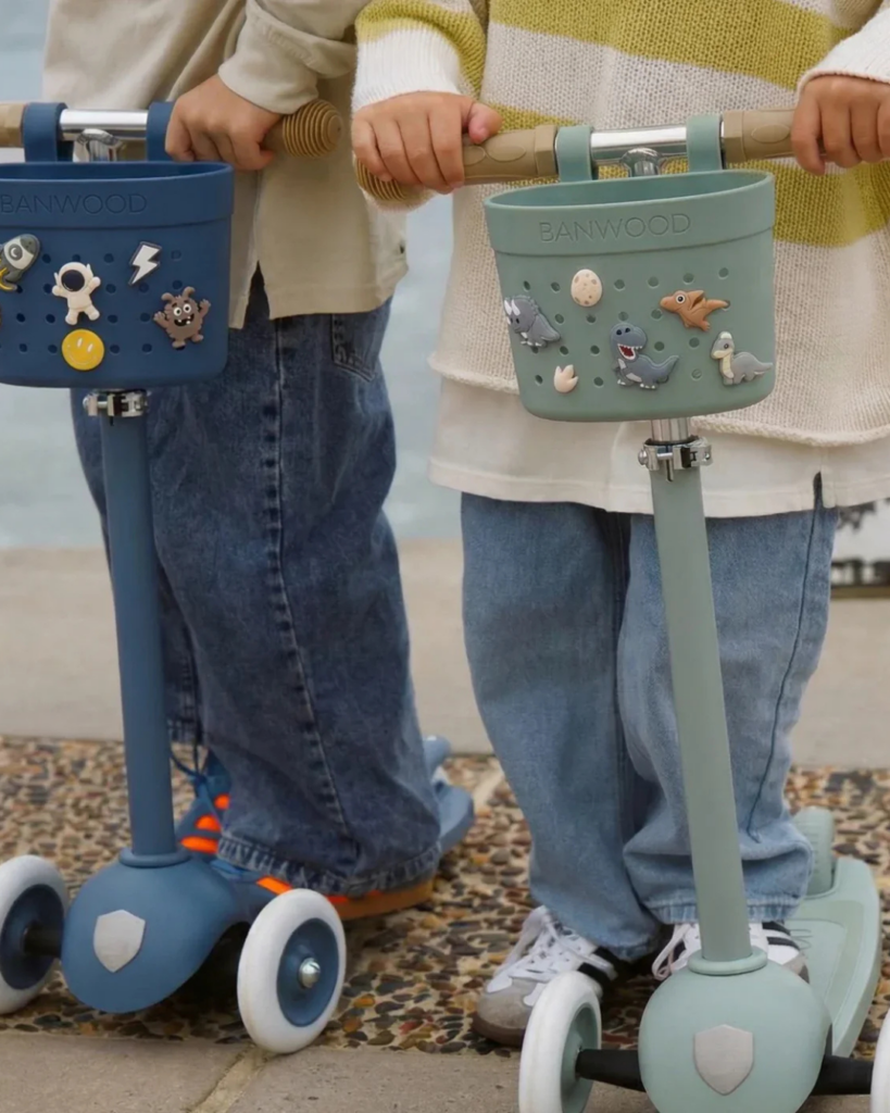 Panier Banwood Pin & Ride personnalisable pour trottinette et vélo avec fixation facile.