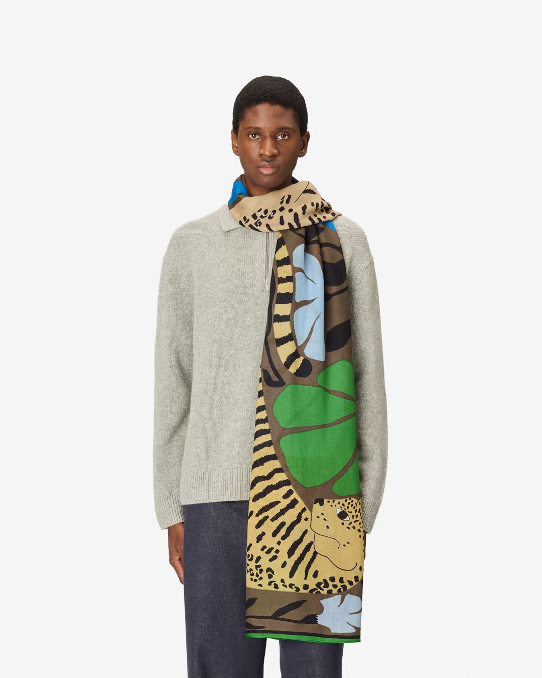 Écharpe Pantéo Kaki Inoui Editions en 100 % laine, format 100 × 190 cm, avec motif artistique de tigres et végétation.