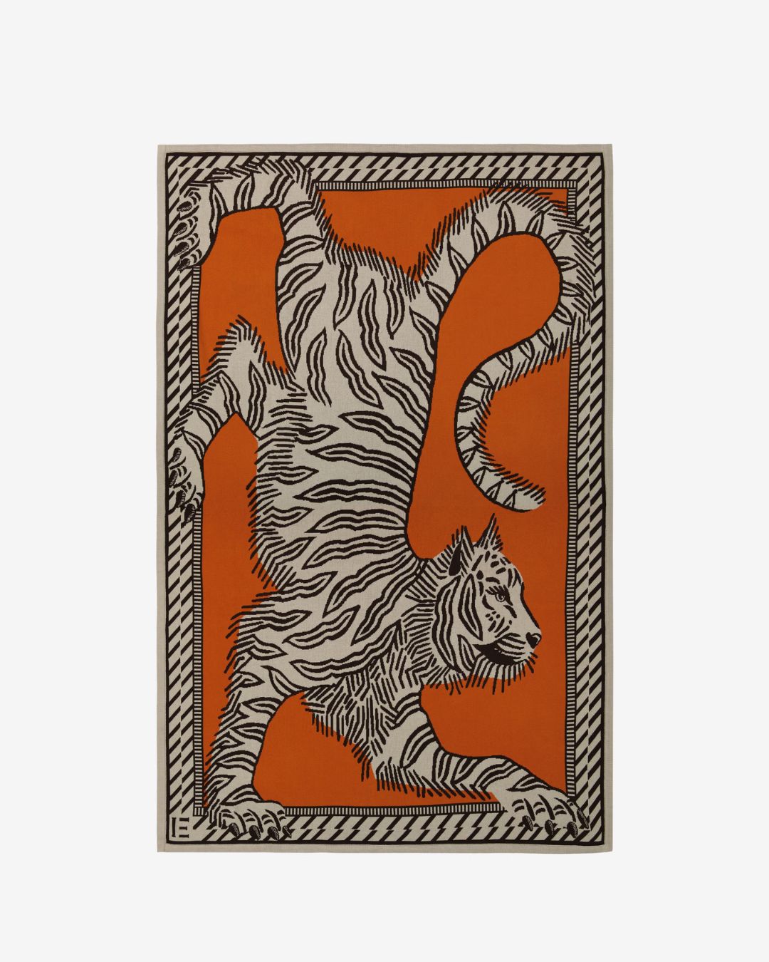 Plaid Mantra Orange Inoui Editions en 100 % coton de 130 × 190 cm avec motif tigre jacquard tissé.