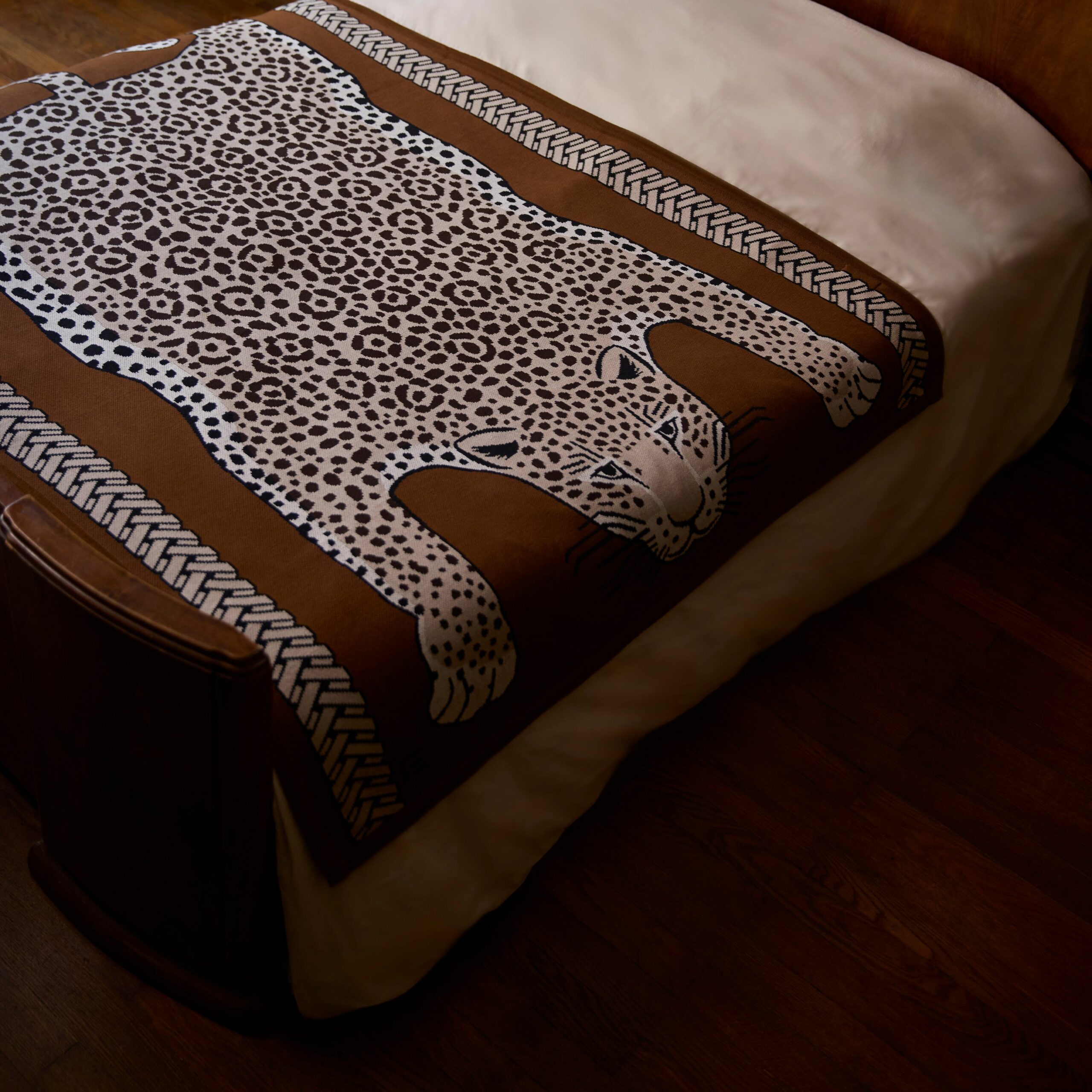 Plaid Leopard Inoui Editions coloris Beige, détail du tissage