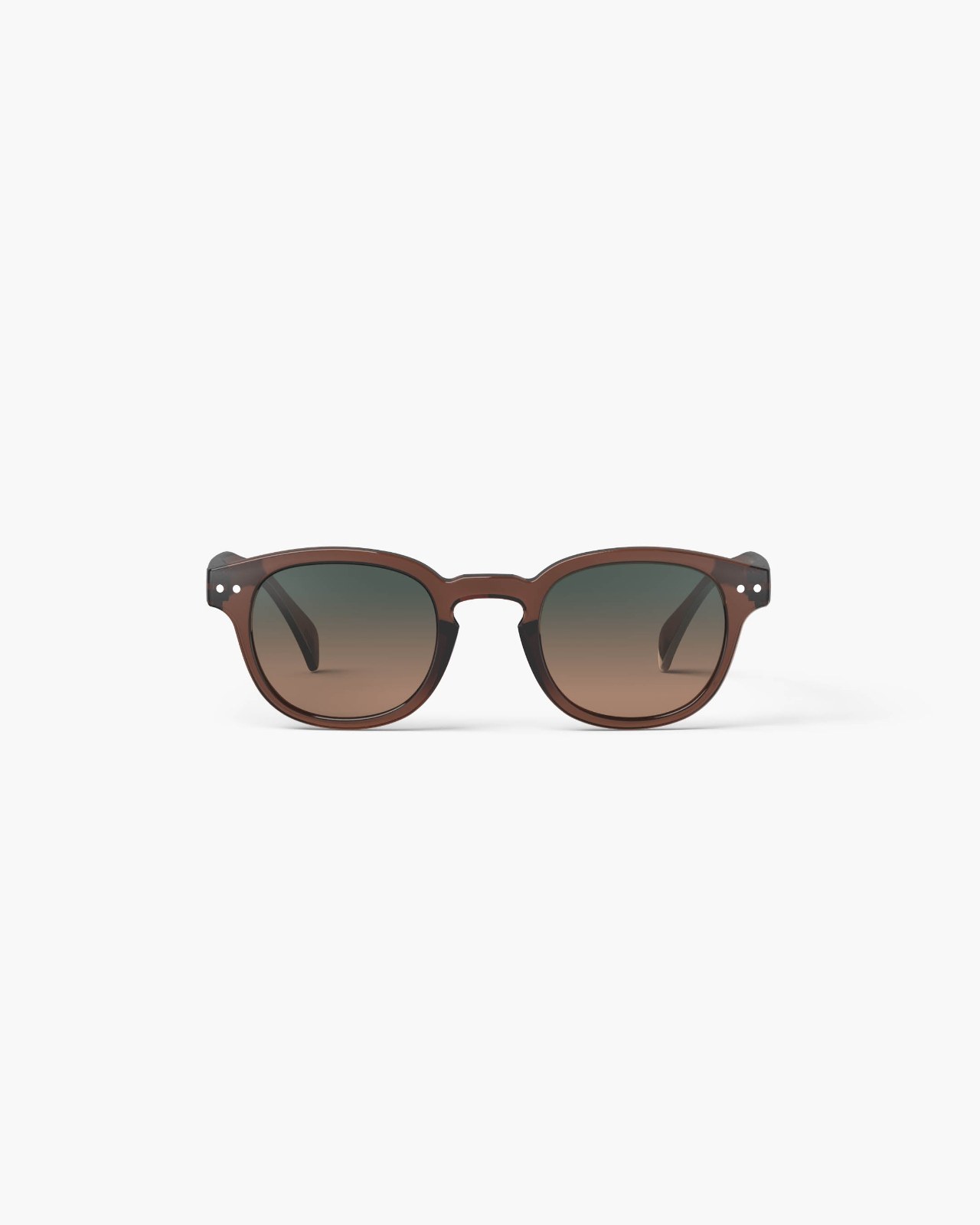Lunettes de soleil Izipizi #C Dark Expresso, monture brun profond translucide et verres dégradés marron à gris, vue de face sur fond blanc