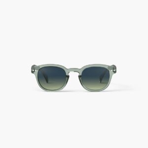 Lunettes de soleil Izipizi #C Station Seat, monture vert pâle translucide et verres dégradés verts, vue de face sur fond blanc