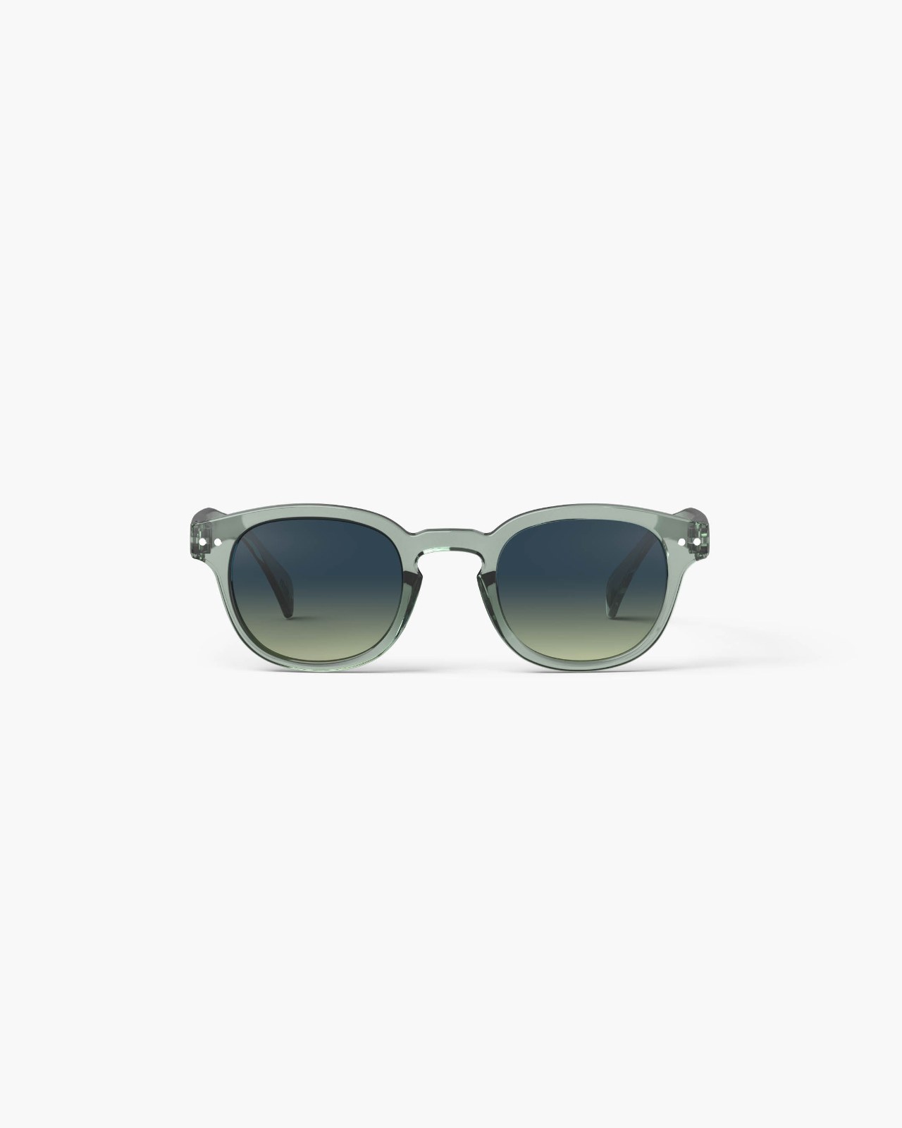 Lunettes de soleil Izipizi #C Station Seat, monture vert pâle translucide et verres dégradés verts, vue de face sur fond blanc