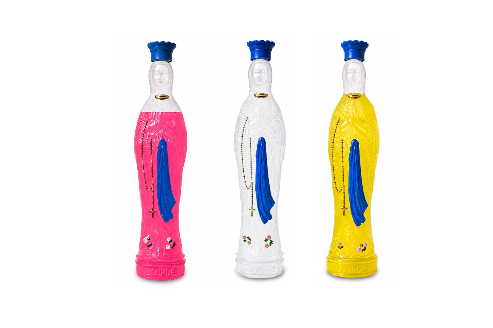 Trois distributeurs Miracle Pied de Poule en forme de Vierge de Lourdes, remplis de liquides rose, transparent et jaune